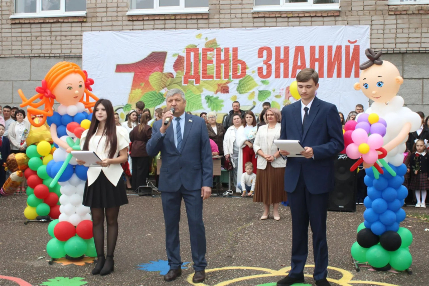 Депутаты Совета приняли участие в торжественных линейках
